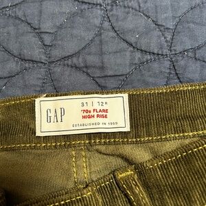 Gap green corduroy pants, high-rise with flare pants, new with tags